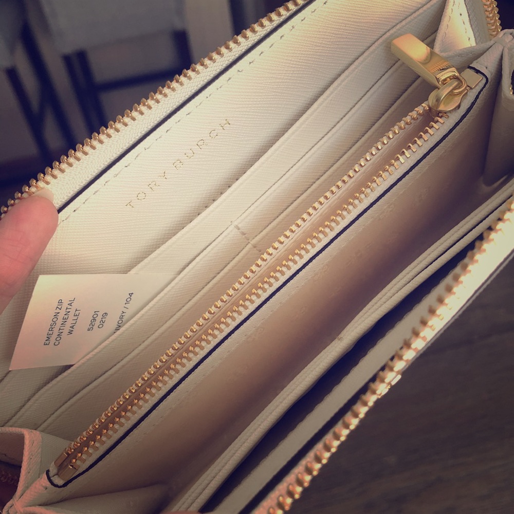 Authentic Tory Burch Emerson Zip Wallet